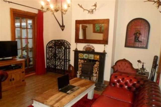 Image of 3 Bedroom Detached to rent at London, SE18 6SA
