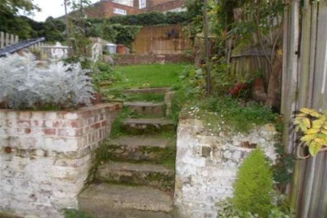  Image of 3 Bedroom Detached to rent at London, SE18 6SA