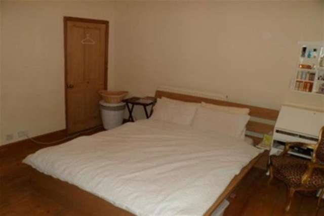  Image of 3 Bedroom Detached to rent at London, SE18 6SA