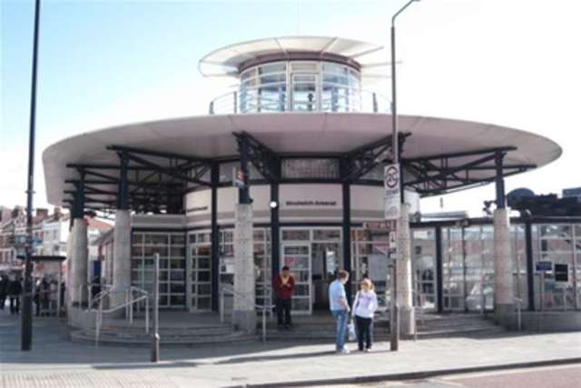  Image of 3 Bedroom Detached to rent at London, SE18 6SA