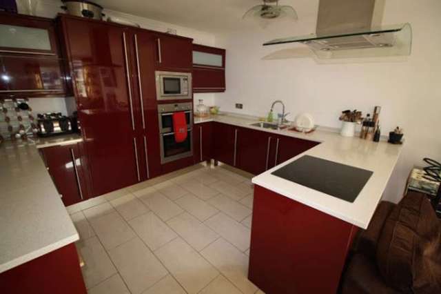  Image of 2 Bedroom Apartment to rent at Barley Mews Isleworth Road Exeter, EX4 1RG