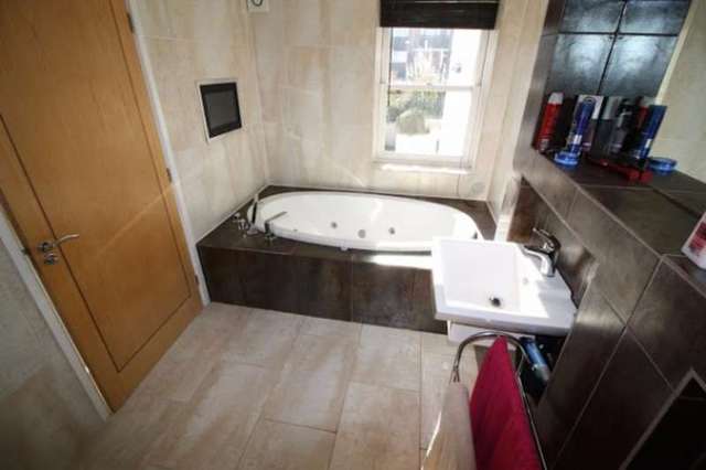  Image of 2 Bedroom Apartment to rent at Barley Mews Isleworth Road Exeter, EX4 1RG