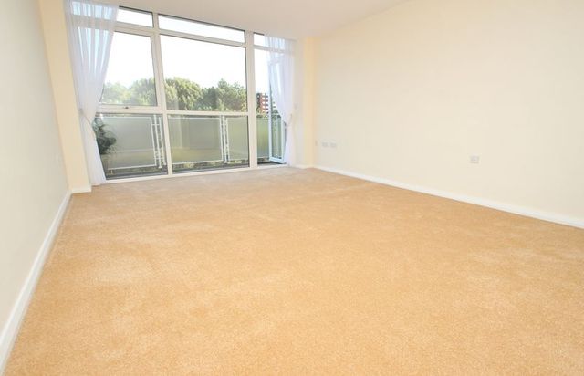  Image of 2 Bedroom Flat to rent at Bath Road  Bournemouth, BH1 2NL
