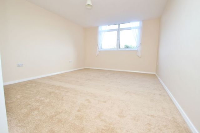  Image of 2 Bedroom Flat to rent at Bath Road  Bournemouth, BH1 2NL