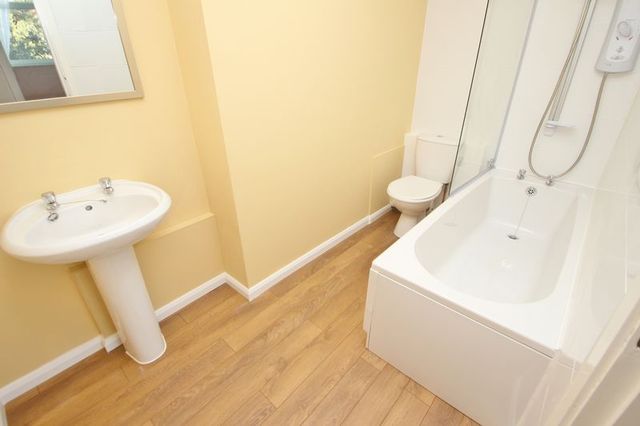  Image of 2 Bedroom Flat to rent at Bath Road  Bournemouth, BH1 2NL
