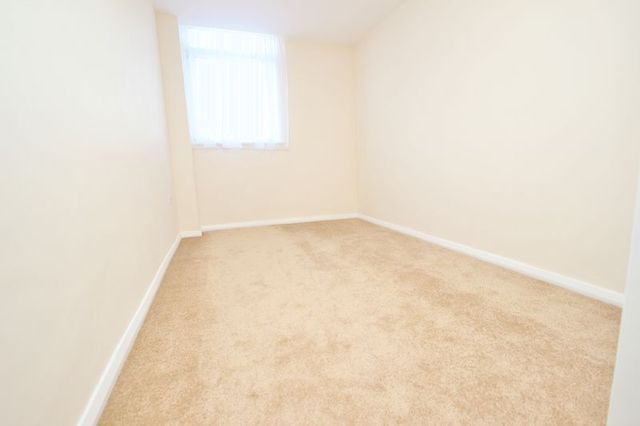  Image of 2 Bedroom Flat to rent at Bath Road  Bournemouth, BH1 2NL