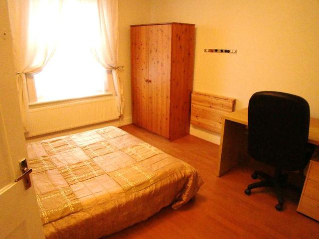  Image of 2 Bedroom Flat to rent at London, N1 7PD