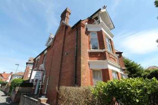  Image of 2 Bedroom Flat to rent at 4 Cecil Road  Bournemouth, BH5 1DU