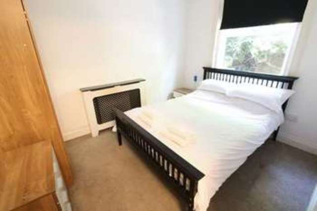  Image of 2 Bedroom Flat to rent at 4 Cecil Road  Bournemouth, BH5 1DU