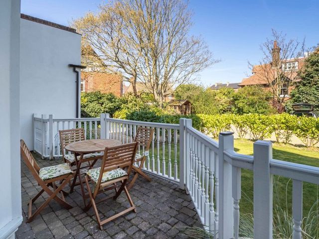  Image of 2 Bedroom Flat for sale at Cliff Avenue Array Cromer, NR27 0AN