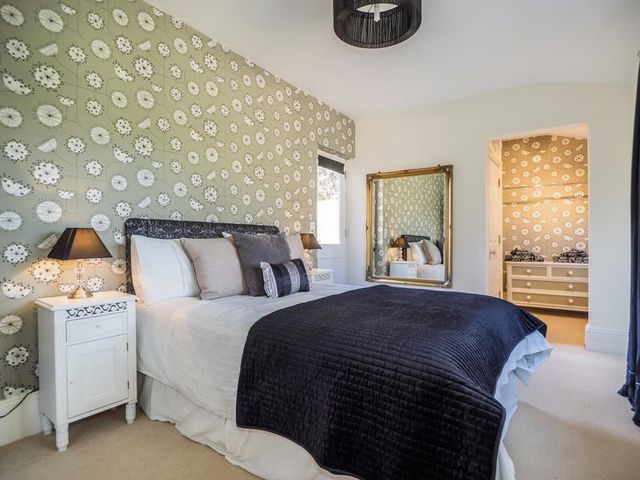  Image of 2 Bedroom Flat for sale at Cliff Avenue Array Cromer, NR27 0AN