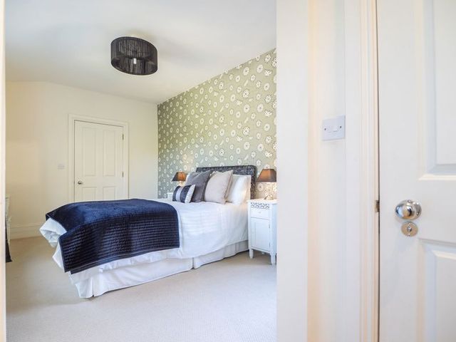  Image of 2 Bedroom Flat for sale at Cliff Avenue Array Cromer, NR27 0AN