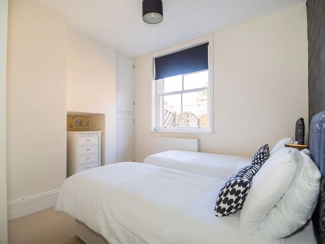  Image of 2 Bedroom Flat for sale at Cliff Avenue Array Cromer, NR27 0AN