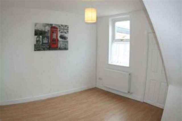  Image of 2 Bedroom Terraced to rent at Warrington, WA4 1BE