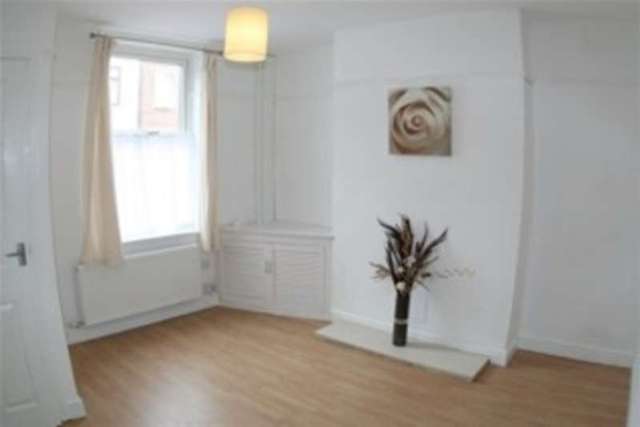  Image of 2 Bedroom Terraced to rent at Warrington, WA4 1BE