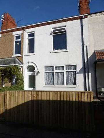  Image of 3 Bedroom Terraced to rent at Convamore Road  Grimsby, DN32 9PD