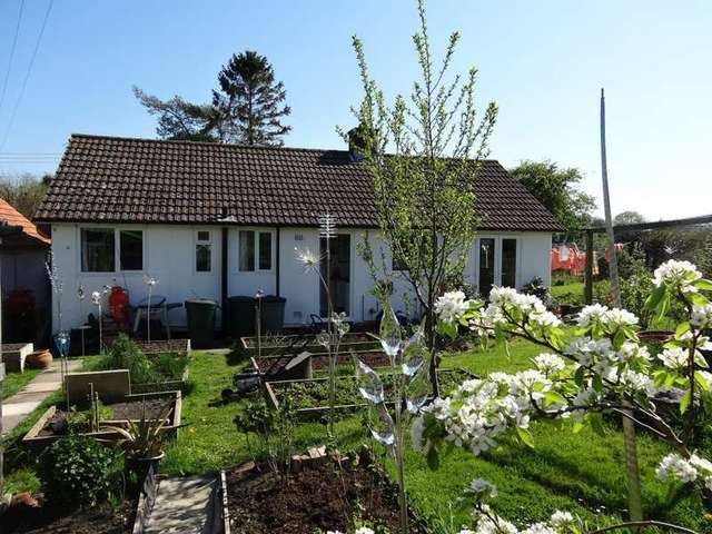  Image of 2 Bedroom Bungalow for sale at Duck Lane Limington Yeovil, BA22 8EL