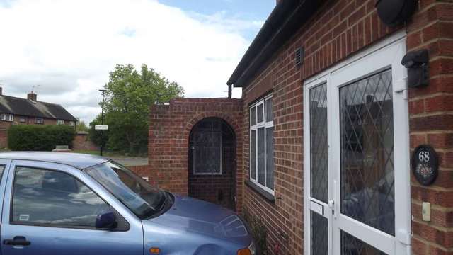  Image of Studio to rent at Eastbourne Road Hanworth Feltham, TW13 5EY