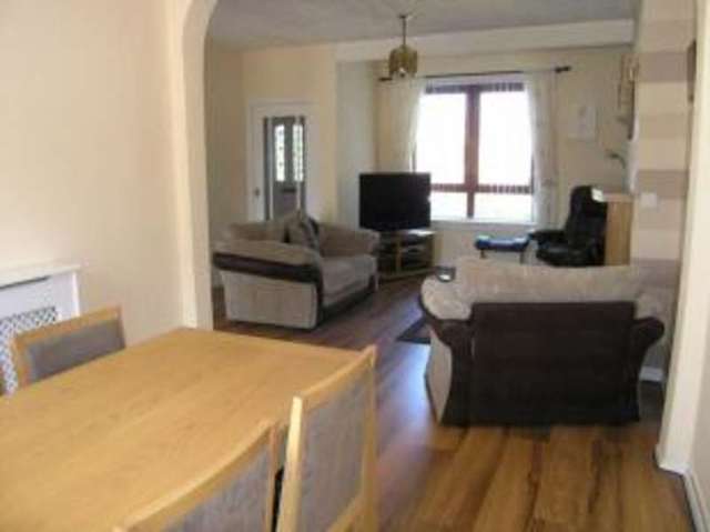  Image of 2 Bedroom Terraced for sale at Glasgow Lanarkshire Stepps, G33 3QB