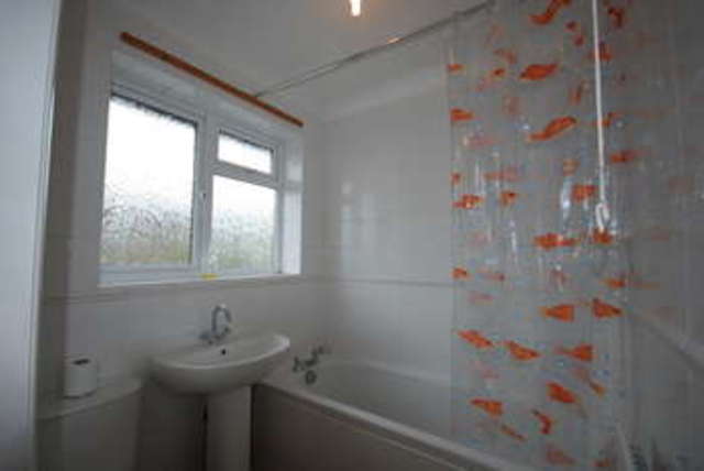  Image of 2 Bedroom Property to rent at RM14 3EA  Cranham, RM14 3EA