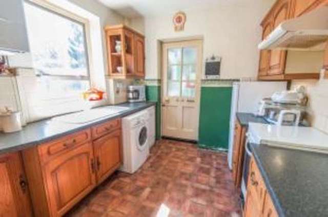  Image of 3 Bedroom Detached for sale at Farnham Surrey Heath End, GU9 9EY