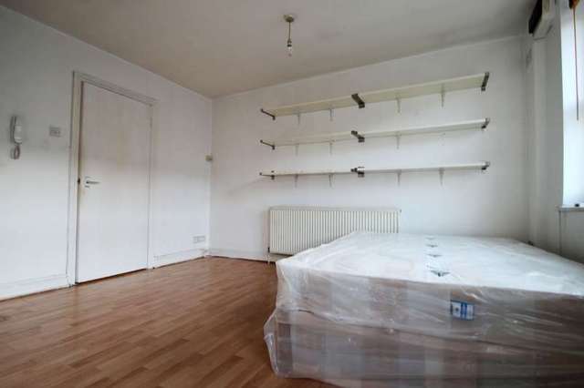  Image of House Share to rent at Goswell Road  London, EC1V 7DT