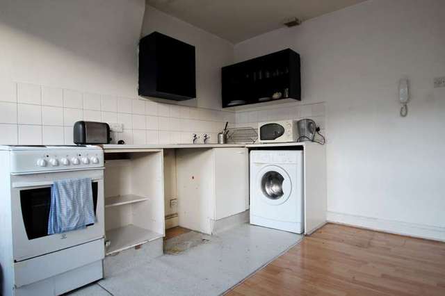  Image of House Share to rent at Goswell Road  London, EC1V 7DT