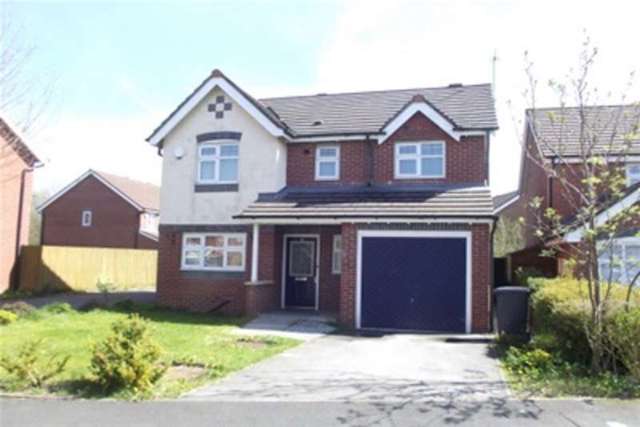  Image of 3 Bedroom Detached to rent at Bury, BL9 9GA