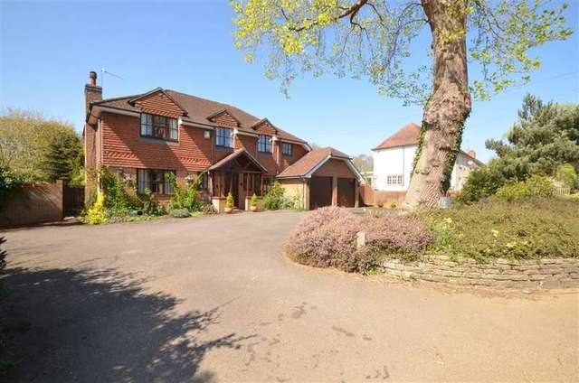  Image of 3 Bedroom Detached for sale at Shamley Green Guildford Guildford, GU5 0RT