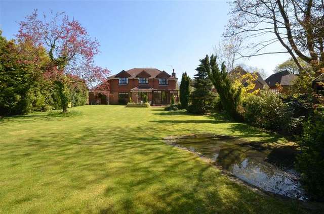  Image of 3 Bedroom Detached for sale at Shamley Green Guildford Guildford, GU5 0RT