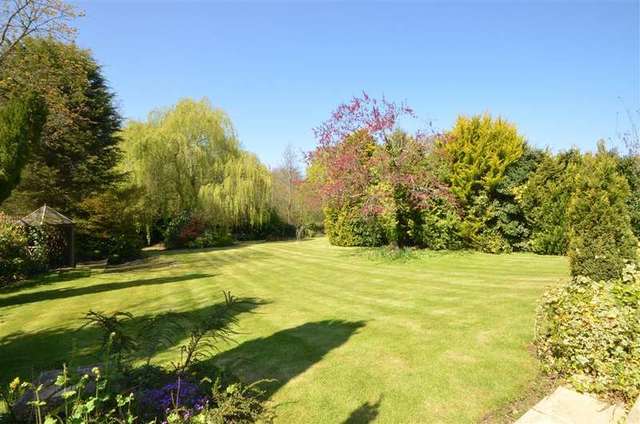  Image of 3 Bedroom Detached for sale at Shamley Green Guildford Guildford, GU5 0RT