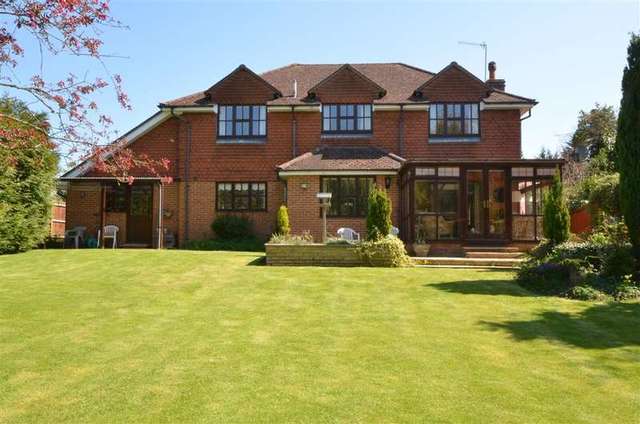  Image of 3 Bedroom Detached for sale at Shamley Green Guildford Guildford, GU5 0RT