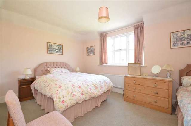  Image of 3 Bedroom Detached for sale at Shamley Green Guildford Guildford, GU5 0RT