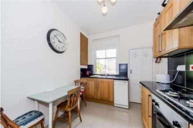  Image of 2 Bedroom Flat to rent at London, W6 7EW