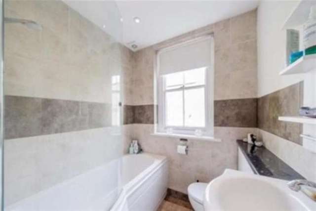  Image of 2 Bedroom Flat to rent at London, W6 7EW