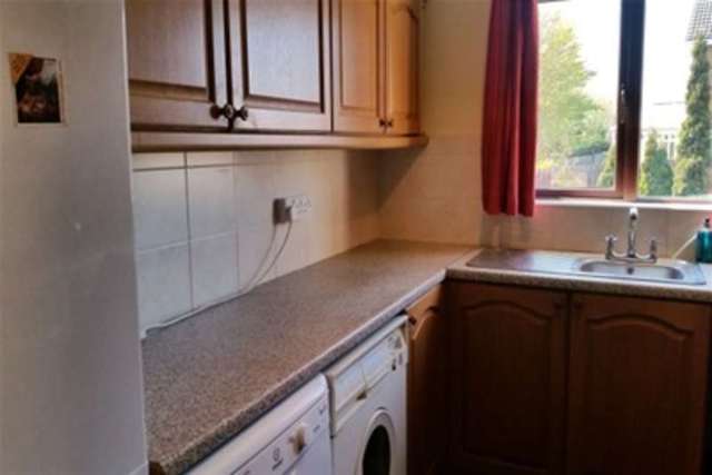 Image of 3 Bedroom Bungalow to rent at Sheffield, S20 2PZ