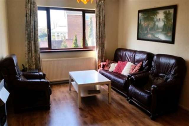  Image of 3 Bedroom Bungalow to rent at Sheffield, S20 2PZ