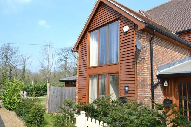  Image of 3 Bedroom Terraced for sale at Stocks Close Hildenborough Tonbridge, TN11 8AY