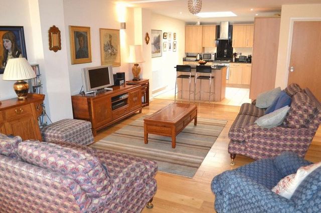  Image of 3 Bedroom Terraced for sale at Stocks Close Hildenborough Tonbridge, TN11 8AY