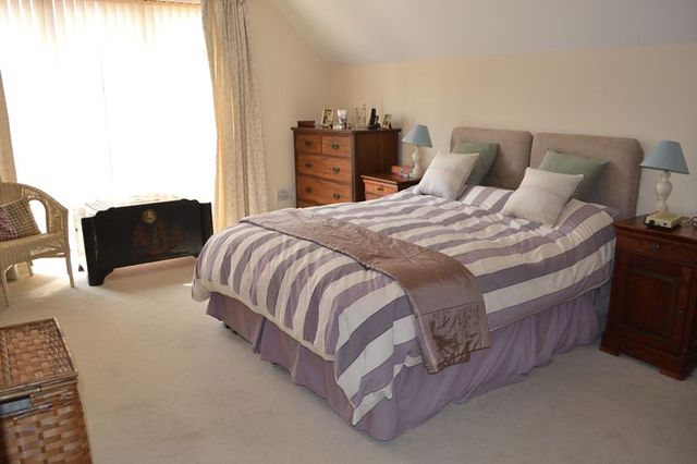 Image of 3 Bedroom Terraced for sale at Stocks Close Hildenborough Tonbridge, TN11 8AY