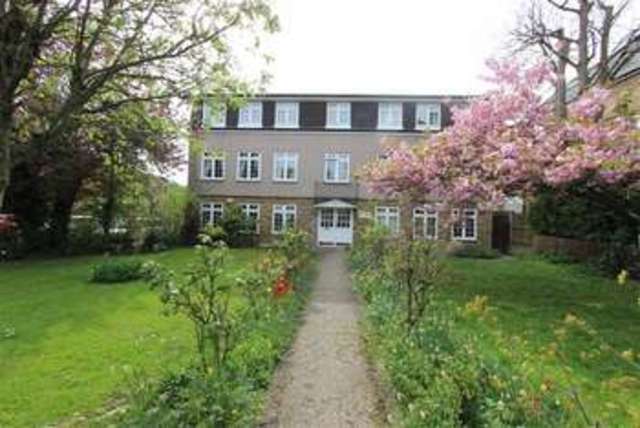  Image of 2 Bedroom Flat to rent at Newminster Court Enfield Enfield, EN2 8QW