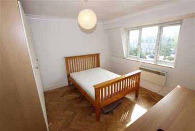  Image of 2 Bedroom Flat to rent at Newminster Court Enfield Enfield, EN2 8QW