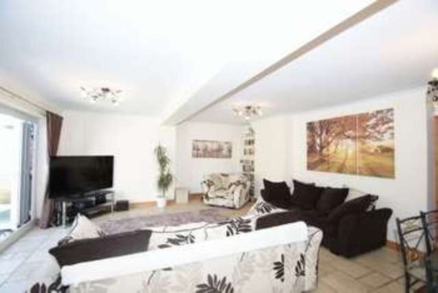  Image of 4 Bedroom Semi-Detached to rent at Orchard Close  South Ockendon, RM15 6HS