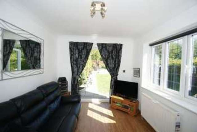 Image of 4 Bedroom Semi-Detached to rent at Orchard Close  South Ockendon, RM15 6HS