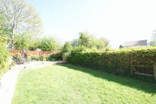  Image of 4 Bedroom Semi-Detached to rent at Orchard Close  South Ockendon, RM15 6HS