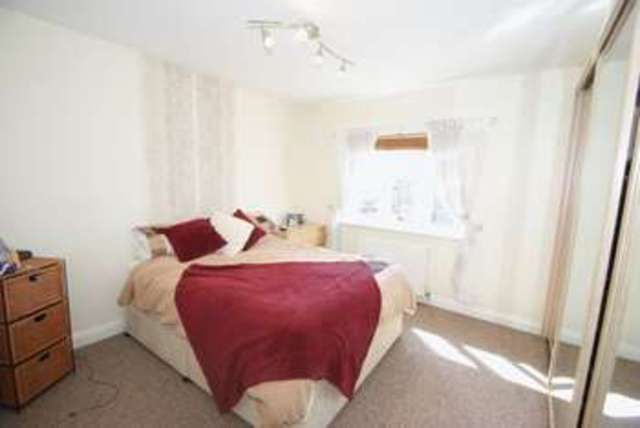  Image of 4 Bedroom Semi-Detached to rent at Orchard Close  South Ockendon, RM15 6HS