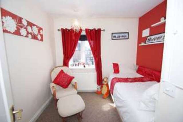  Image of 4 Bedroom Semi-Detached to rent at Orchard Close  South Ockendon, RM15 6HS