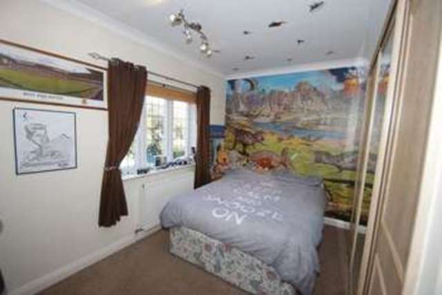  Image of 4 Bedroom Semi-Detached to rent at Orchard Close  South Ockendon, RM15 6HS