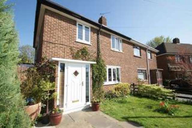  Image of 4 Bedroom Semi-Detached to rent at Orchard Close  South Ockendon, RM15 6HS