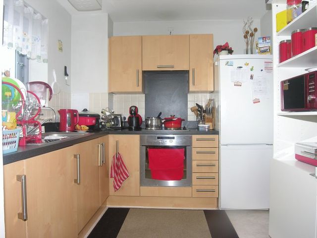  Image of 2 Bedroom Flat for sale at Millicent Grove  Palmers Green, N13 6HQ